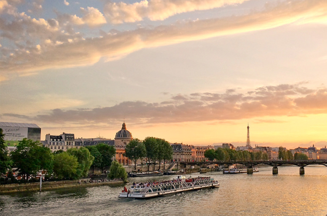 Bateaux di Parigi al tramonto